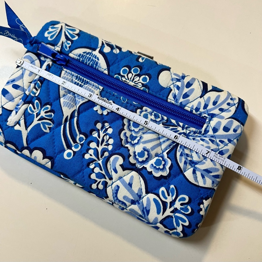 Vera Bradley Women’s Blue White Floral Lagoon Pattern opera style Clutch Wallet - Picture 11 of 14